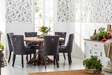 Lyon Rund Spisegruppe 150 cm med 6 Tuva Stoler - Brun Vintage Alm / Svart PU - Møbler - Bord - Spisegrupper
